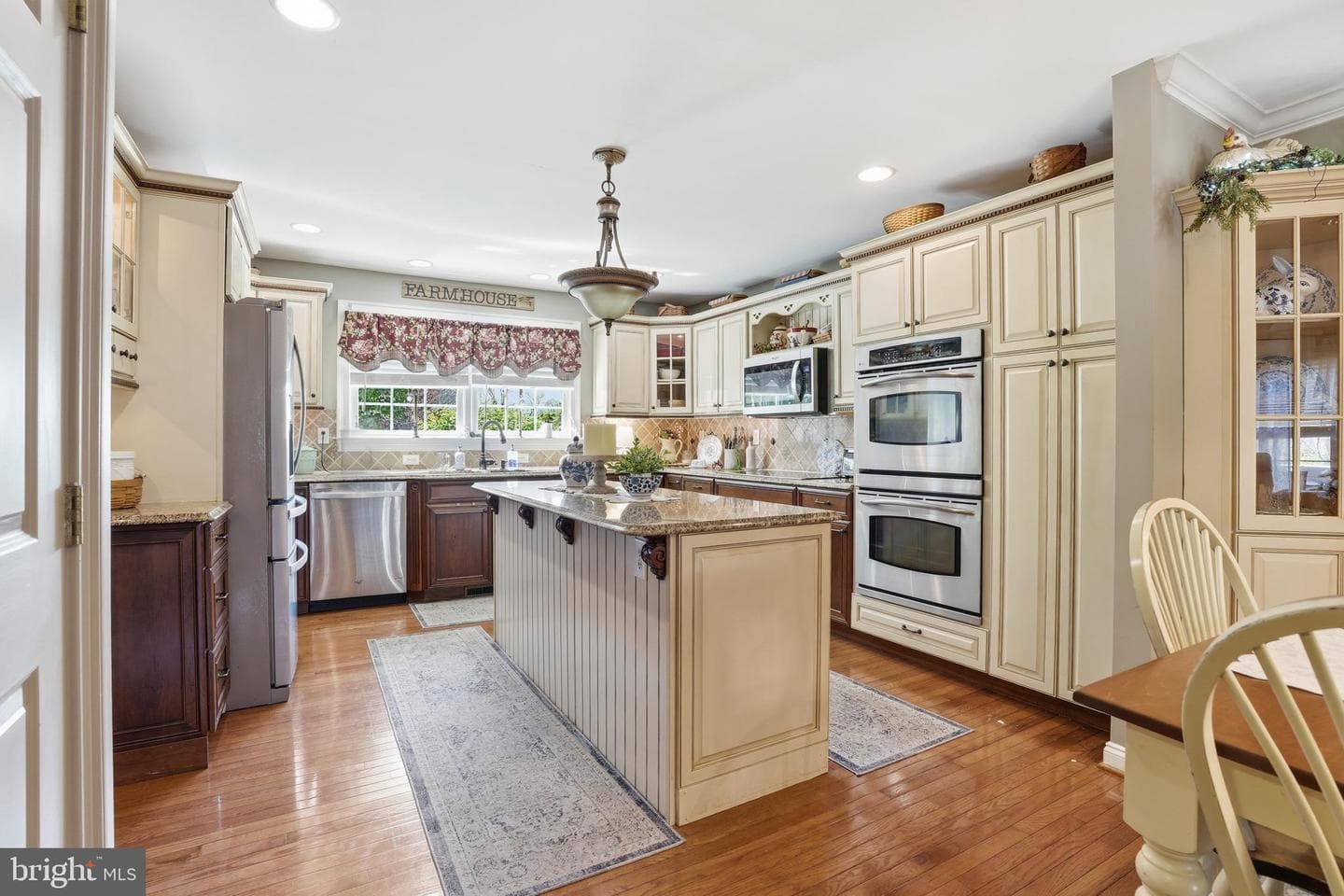 230 Sandown Court photo 14