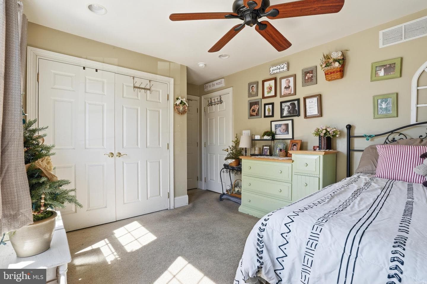 230 Sandown Court photo 22