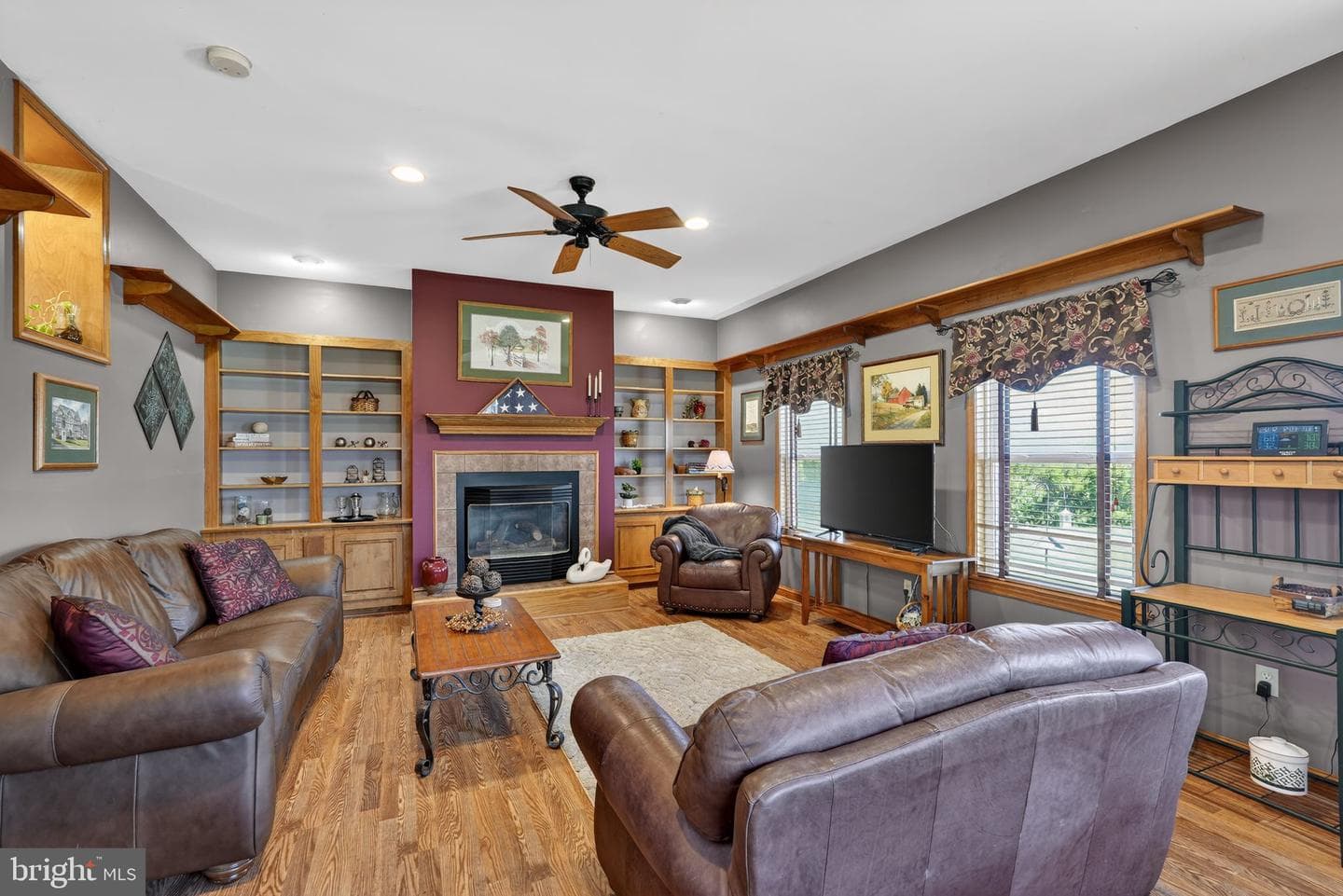 1525 College Avenue photo 4