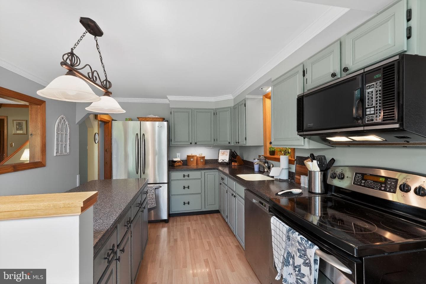 1525 College Avenue photo 8