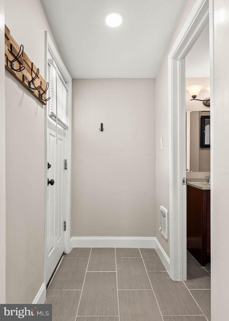 232 W 5th Avenue photo 13