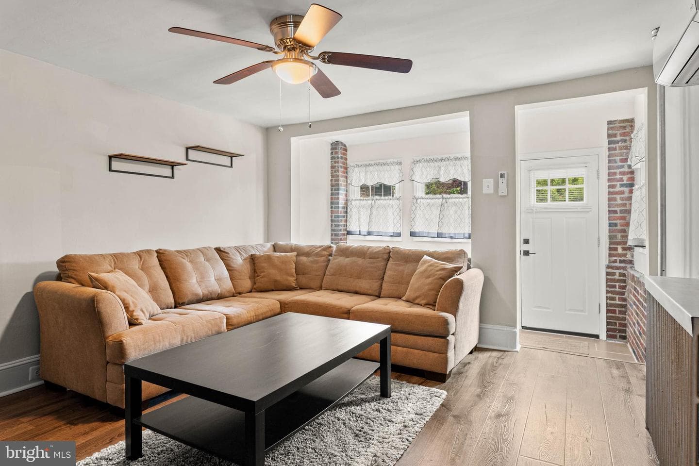 232 W 5th Avenue photo 5