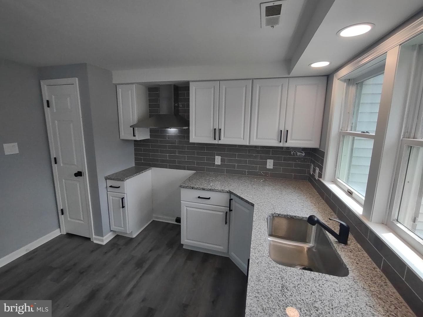 138 Houston Avenue photo 7