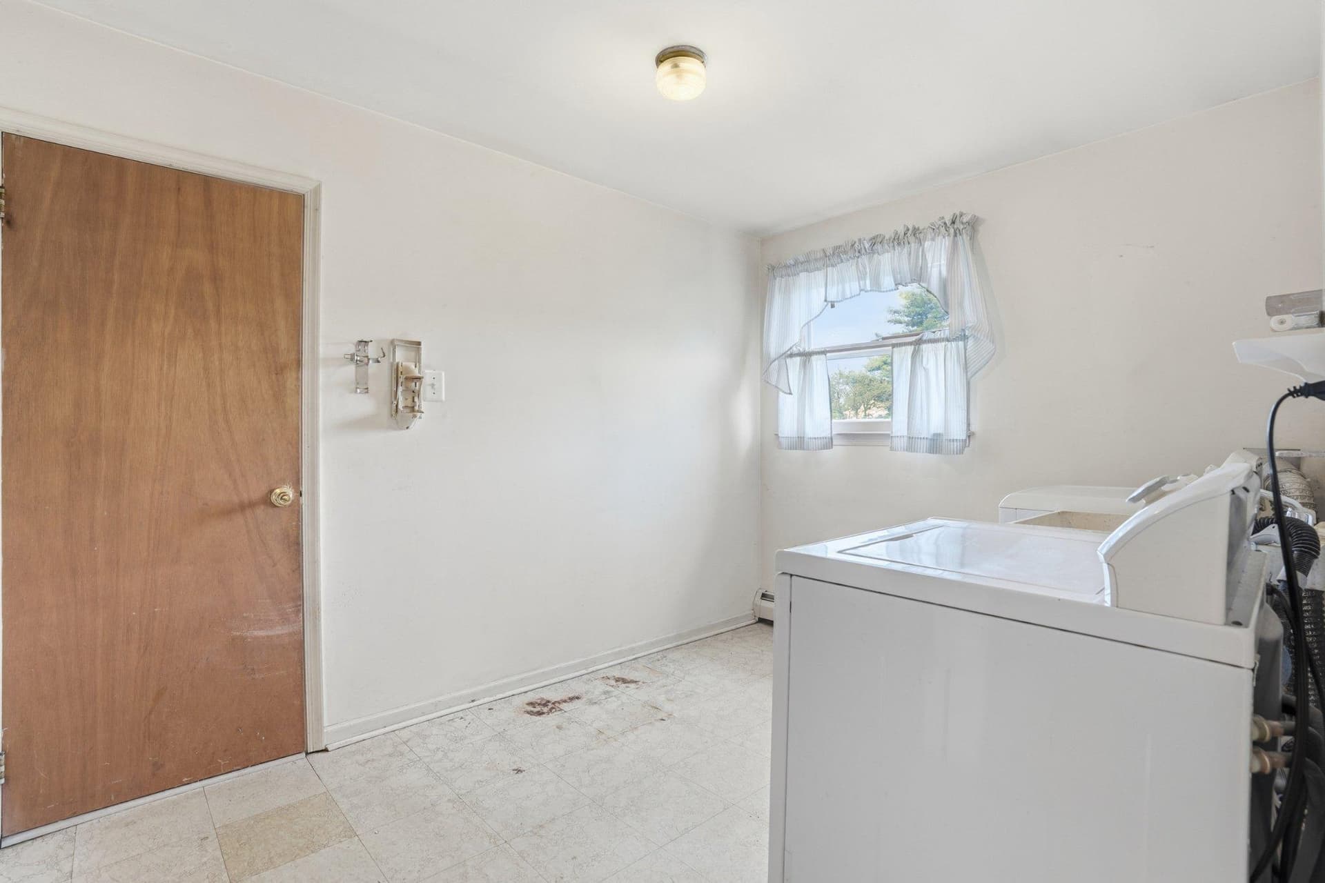 330 Wexford Road photo 32