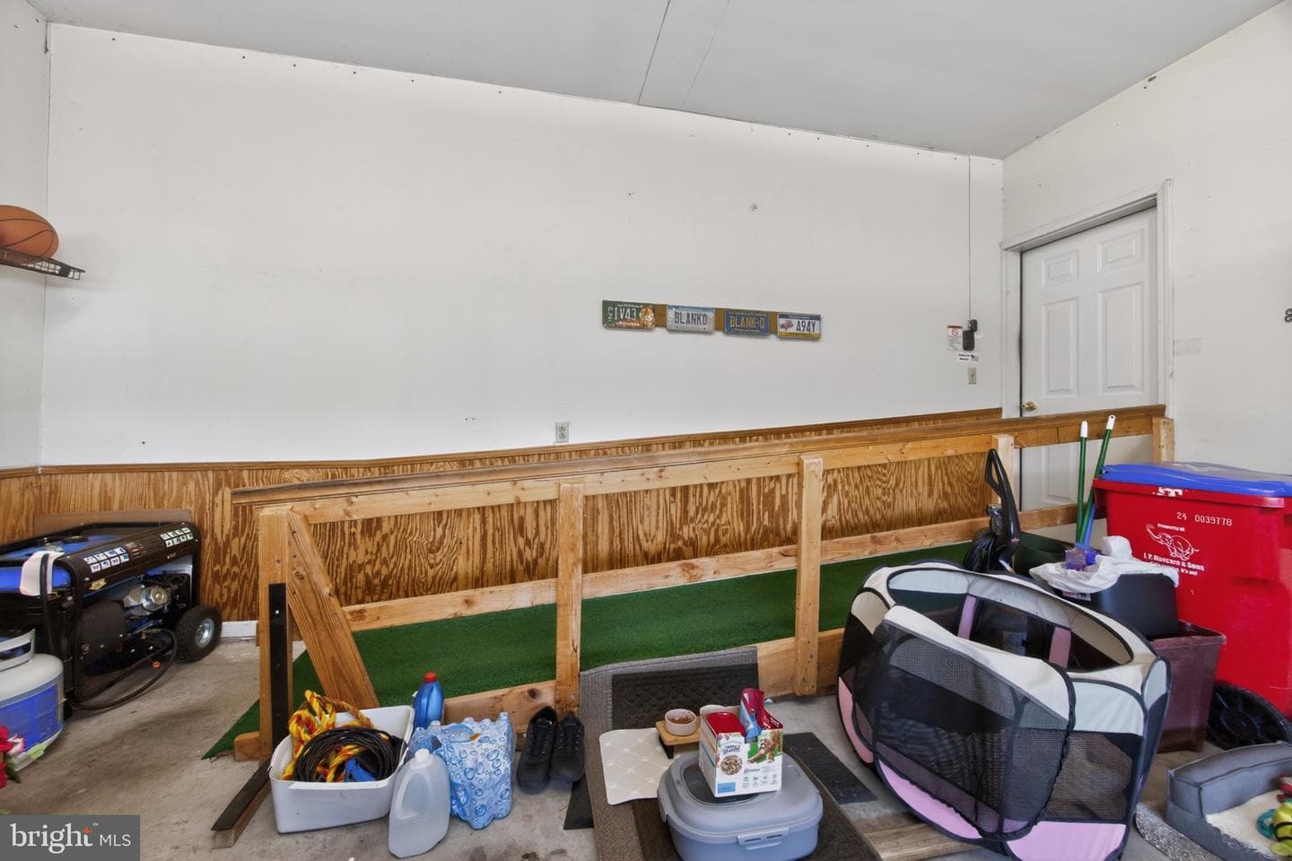 105 William Road photo 37