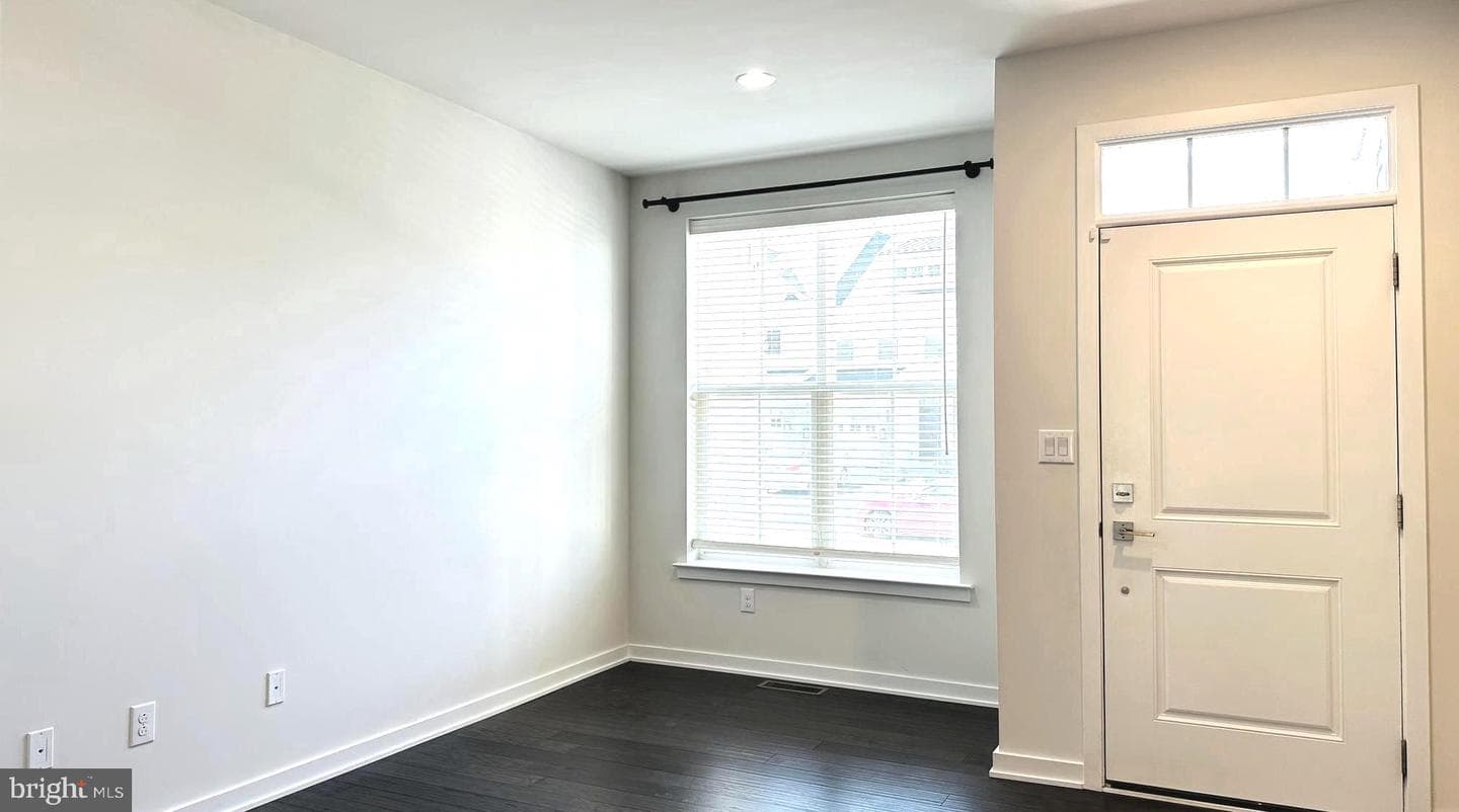 229 Wynstone Court photo 3