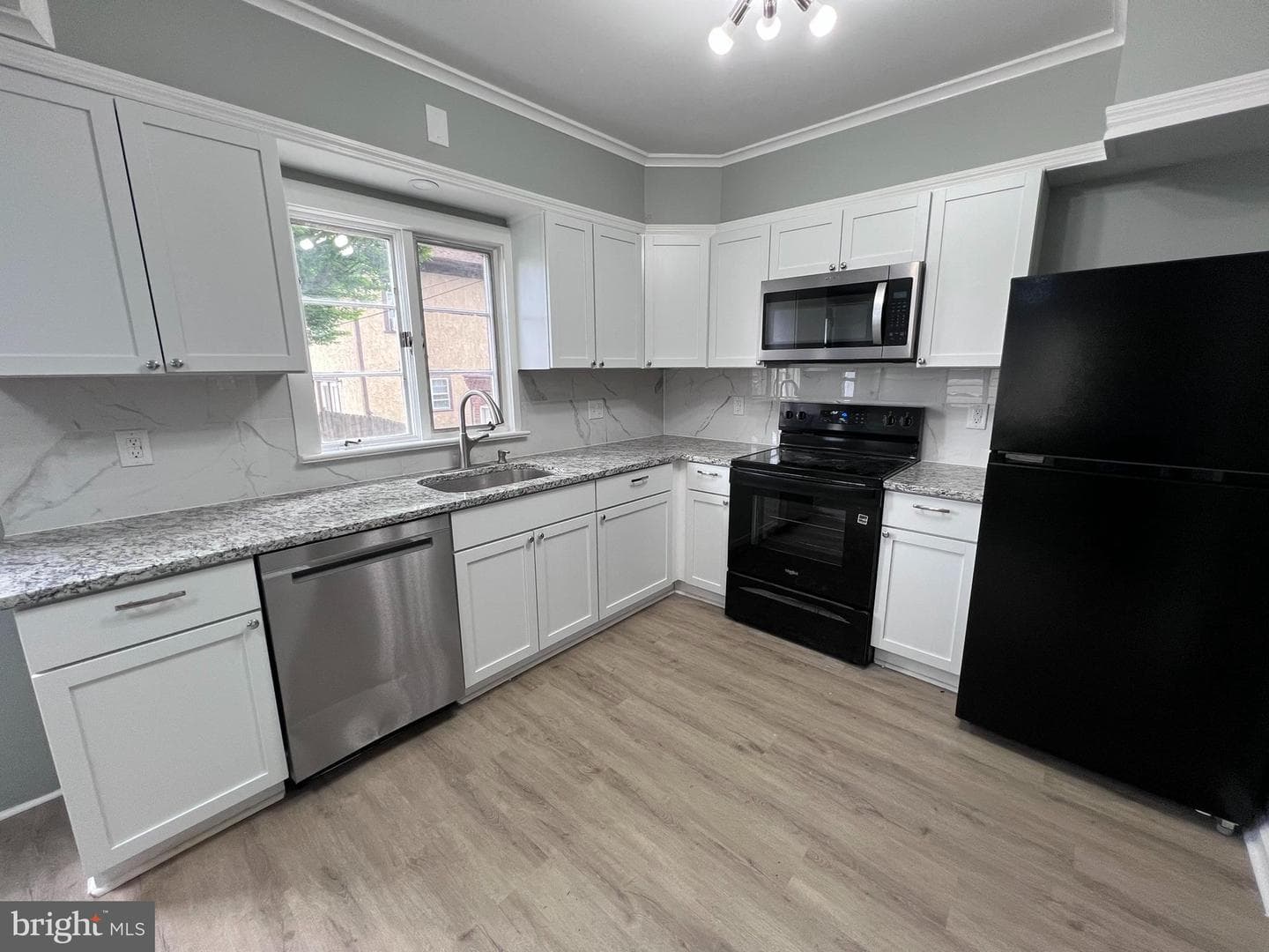 804 Queen Street photo 8