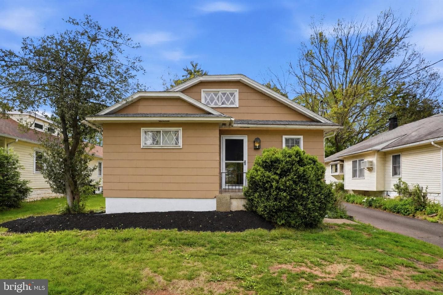 2950 E Walnut Street photo 2