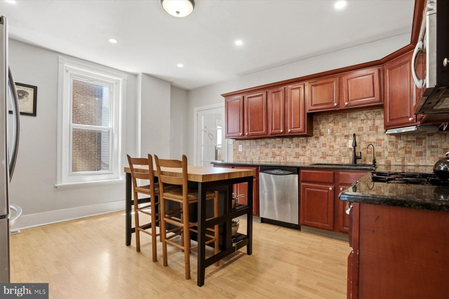 312 W Walnut Street photo 7
