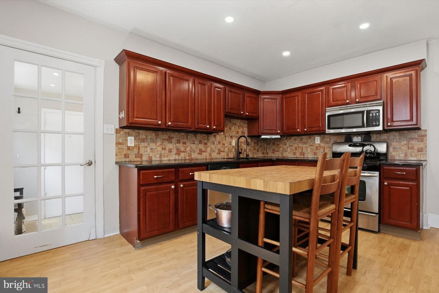 312 W Walnut Street photo 8