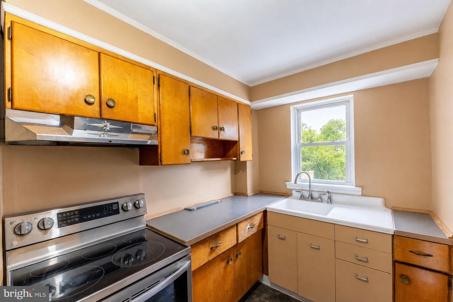 9 David Road photo 12