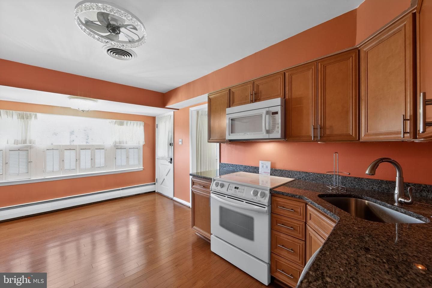 533 Martin Lane photo 15