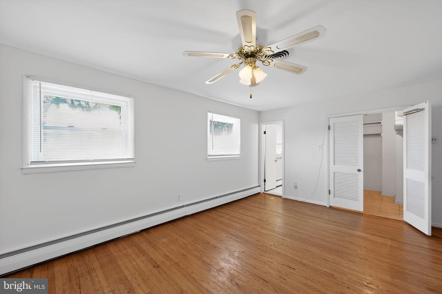 533 Martin Lane photo 18