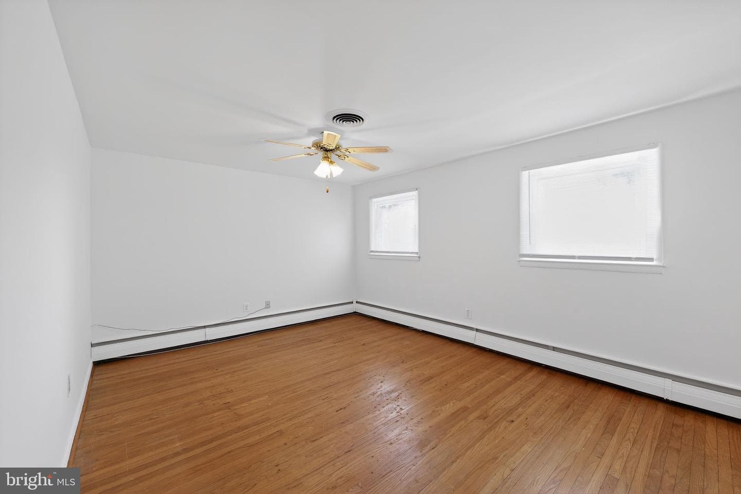533 Martin Lane photo 23