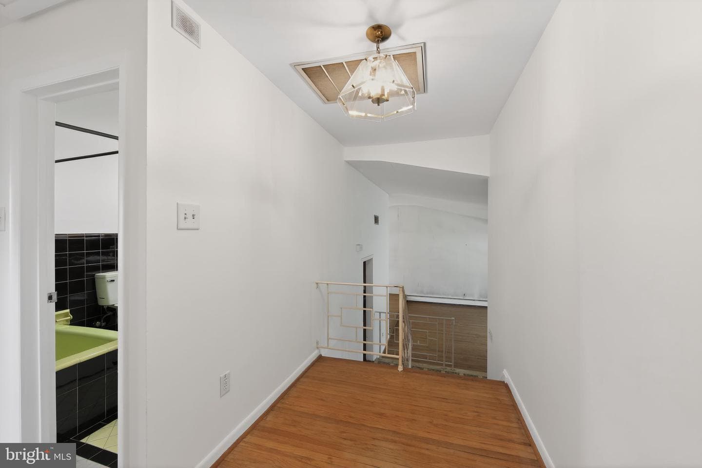 533 Martin Lane photo 24