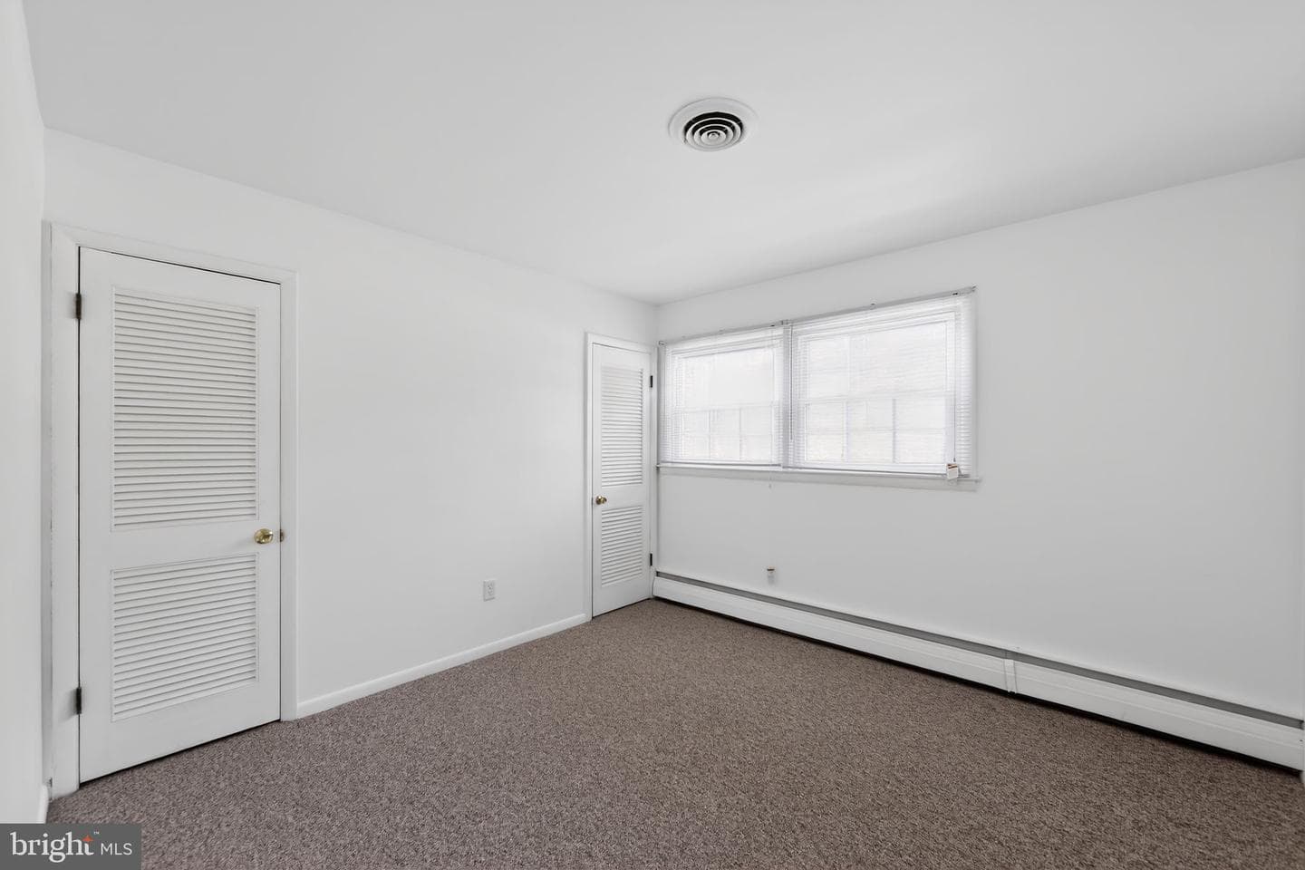 533 Martin Lane photo 31