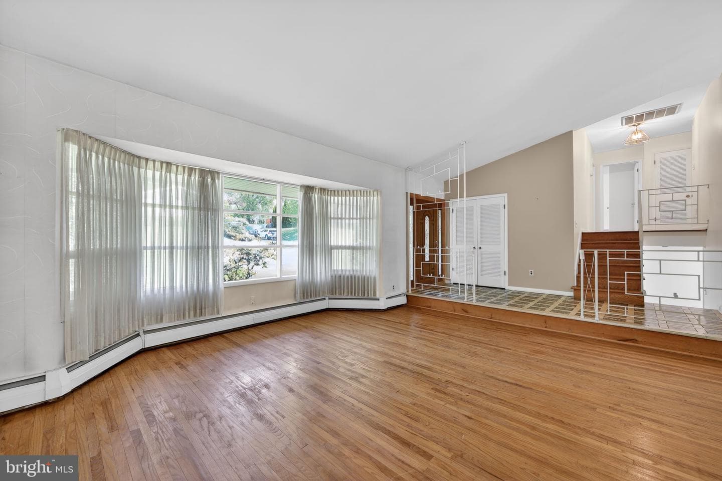 533 Martin Lane photo 7