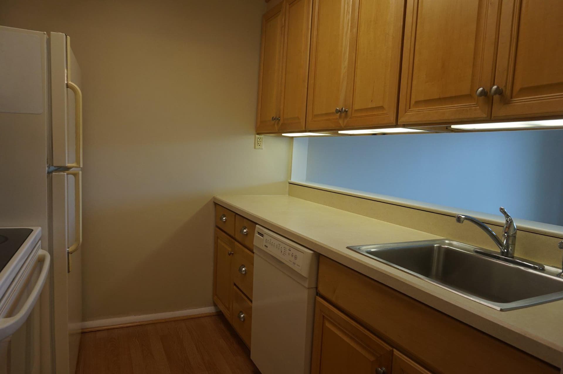 1570 The Fairway #512 E photo 8