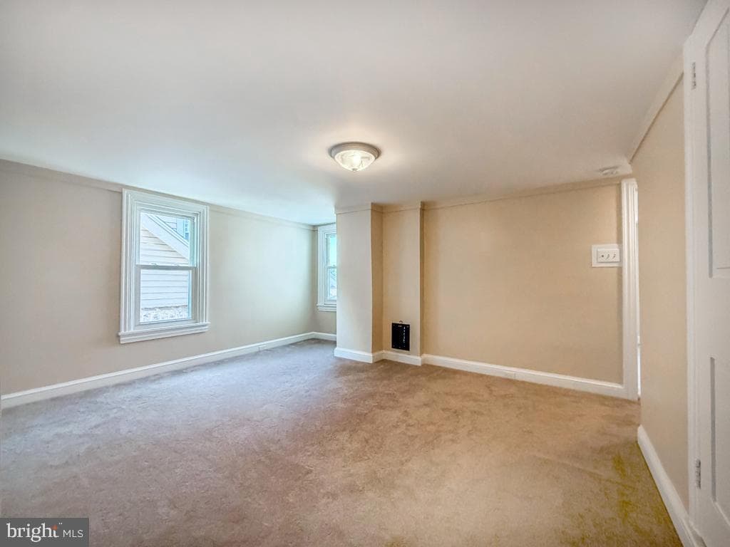 262 N Hanover Street photo 23