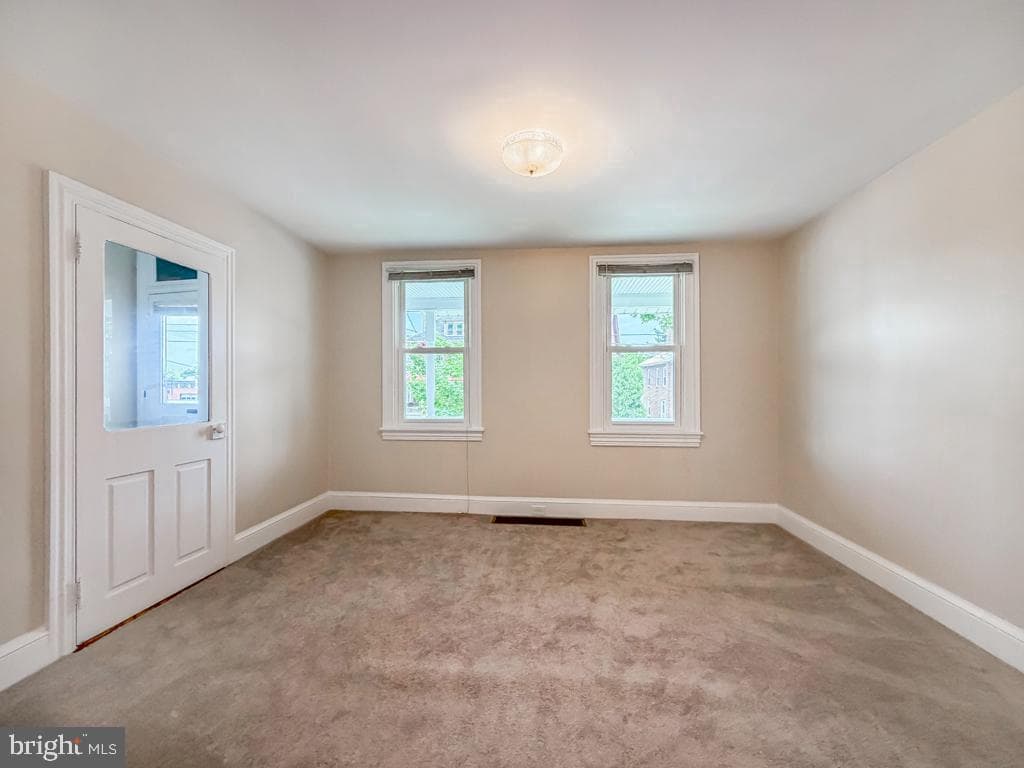 262 N Hanover Street photo 9