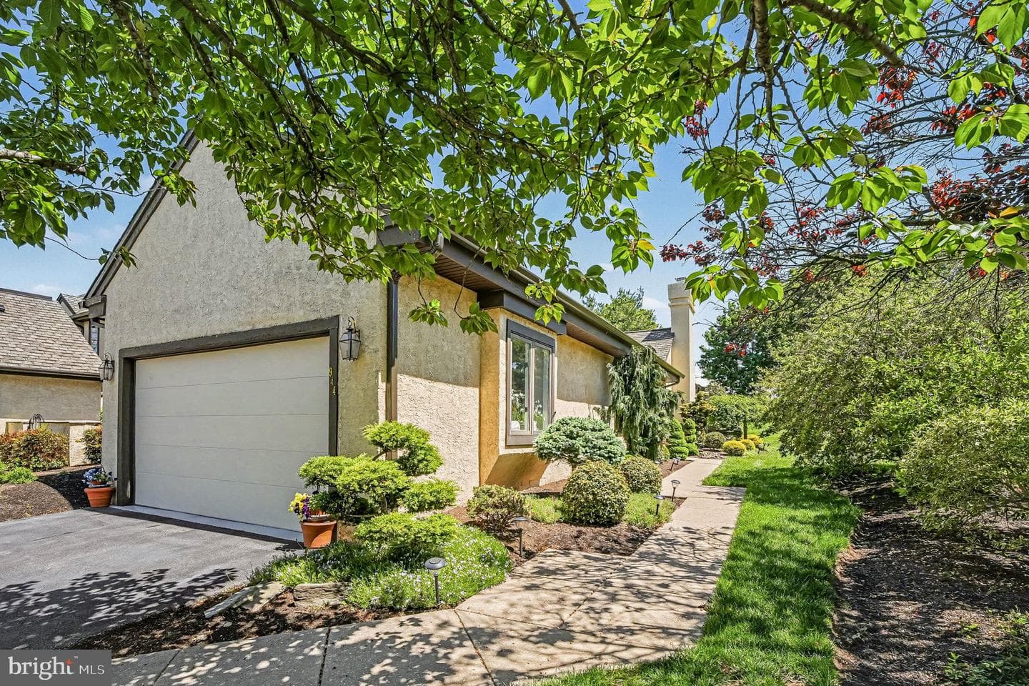 944 Hedgerow Court photo 3