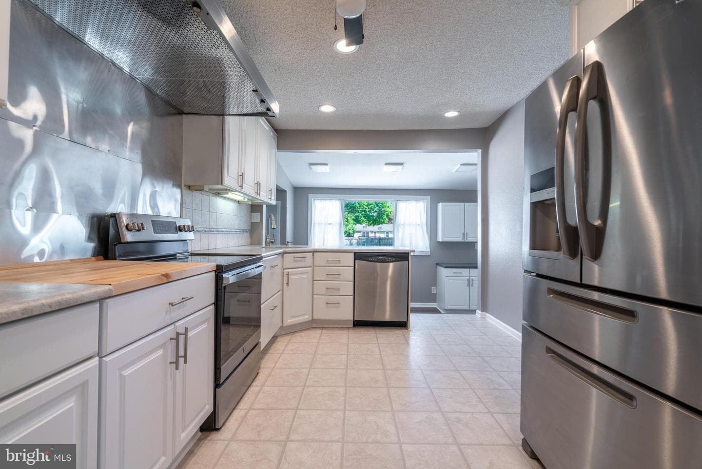 23 Maple Avenue photo 12