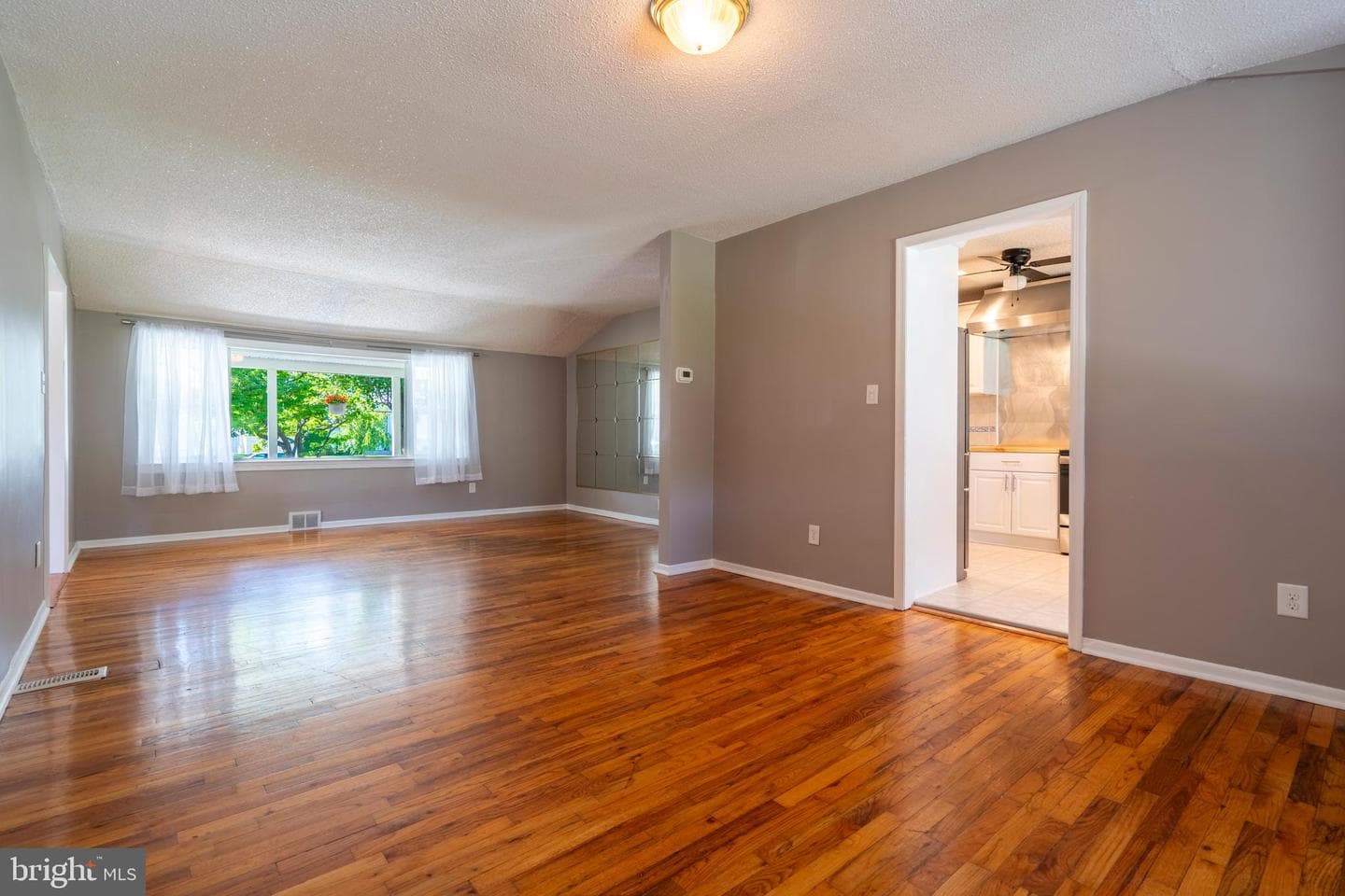 23 Maple Avenue photo 16