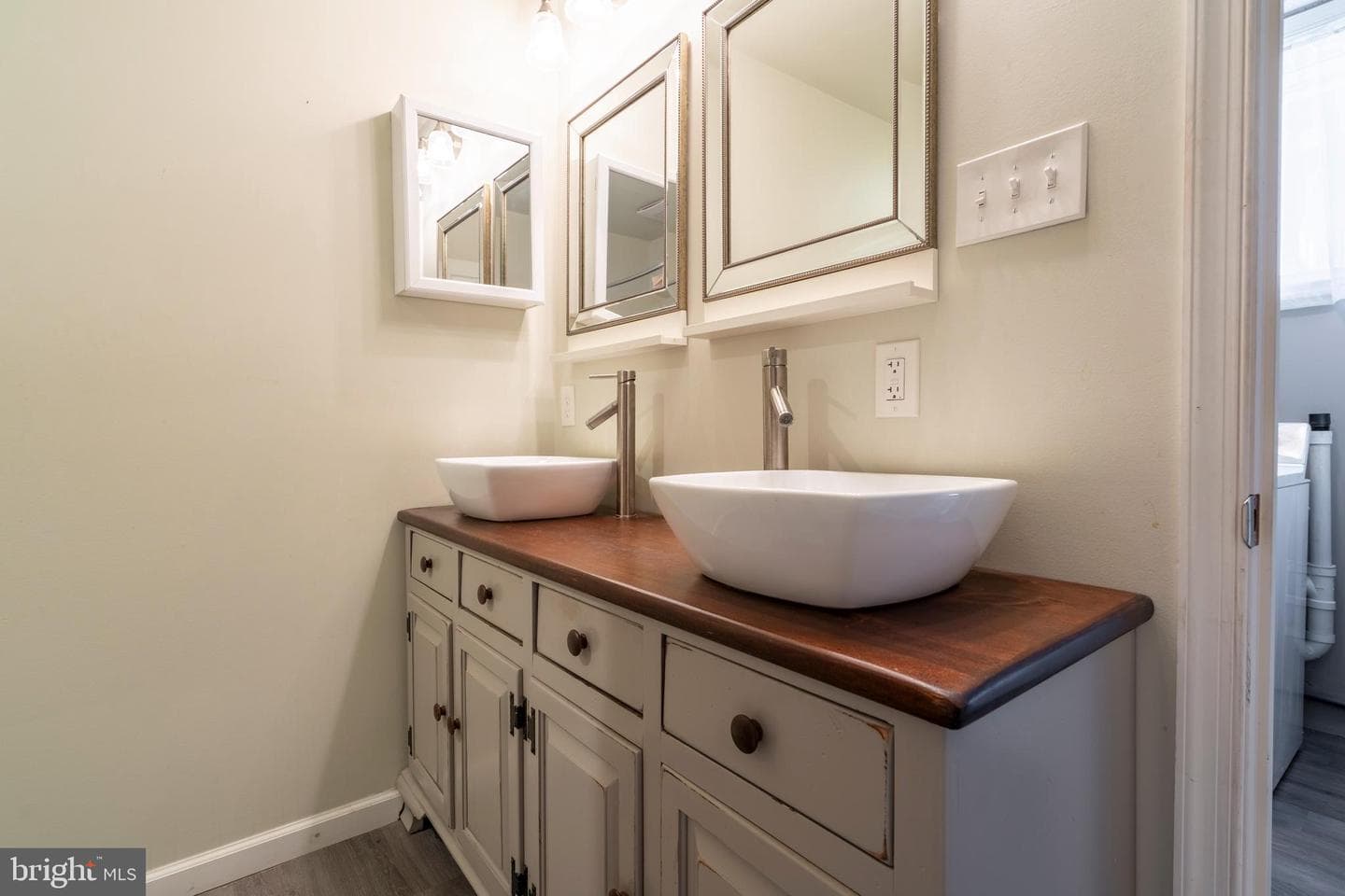 23 Maple Avenue photo 24