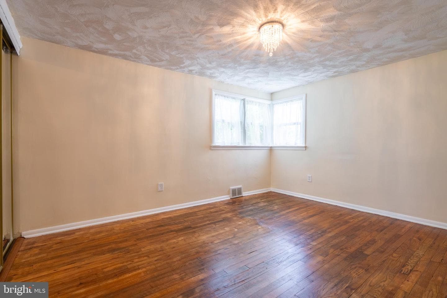 23 Maple Avenue photo 31