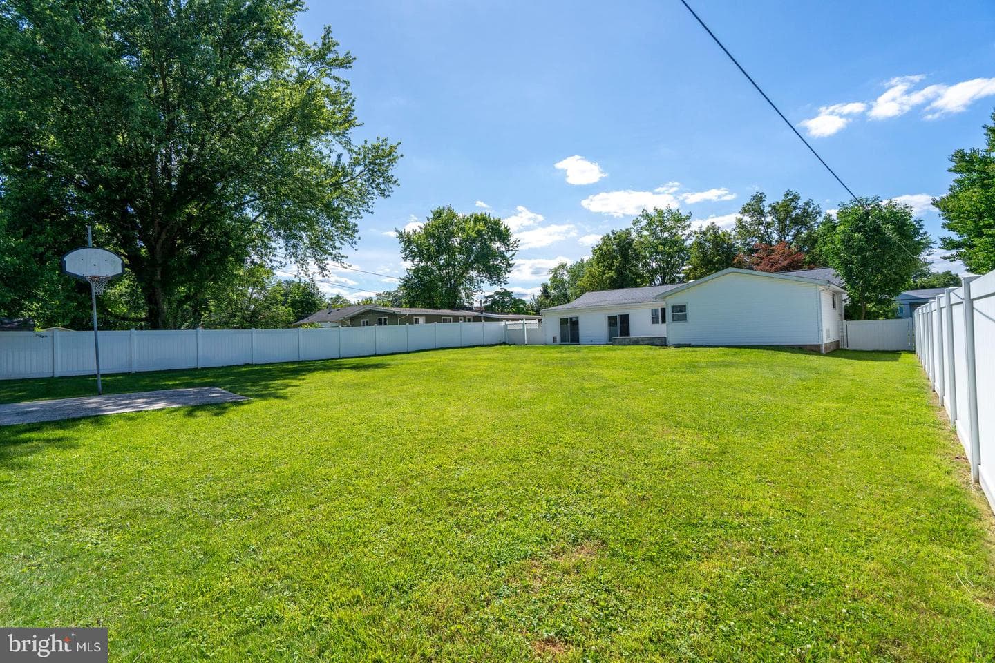 23 Maple Avenue photo 37