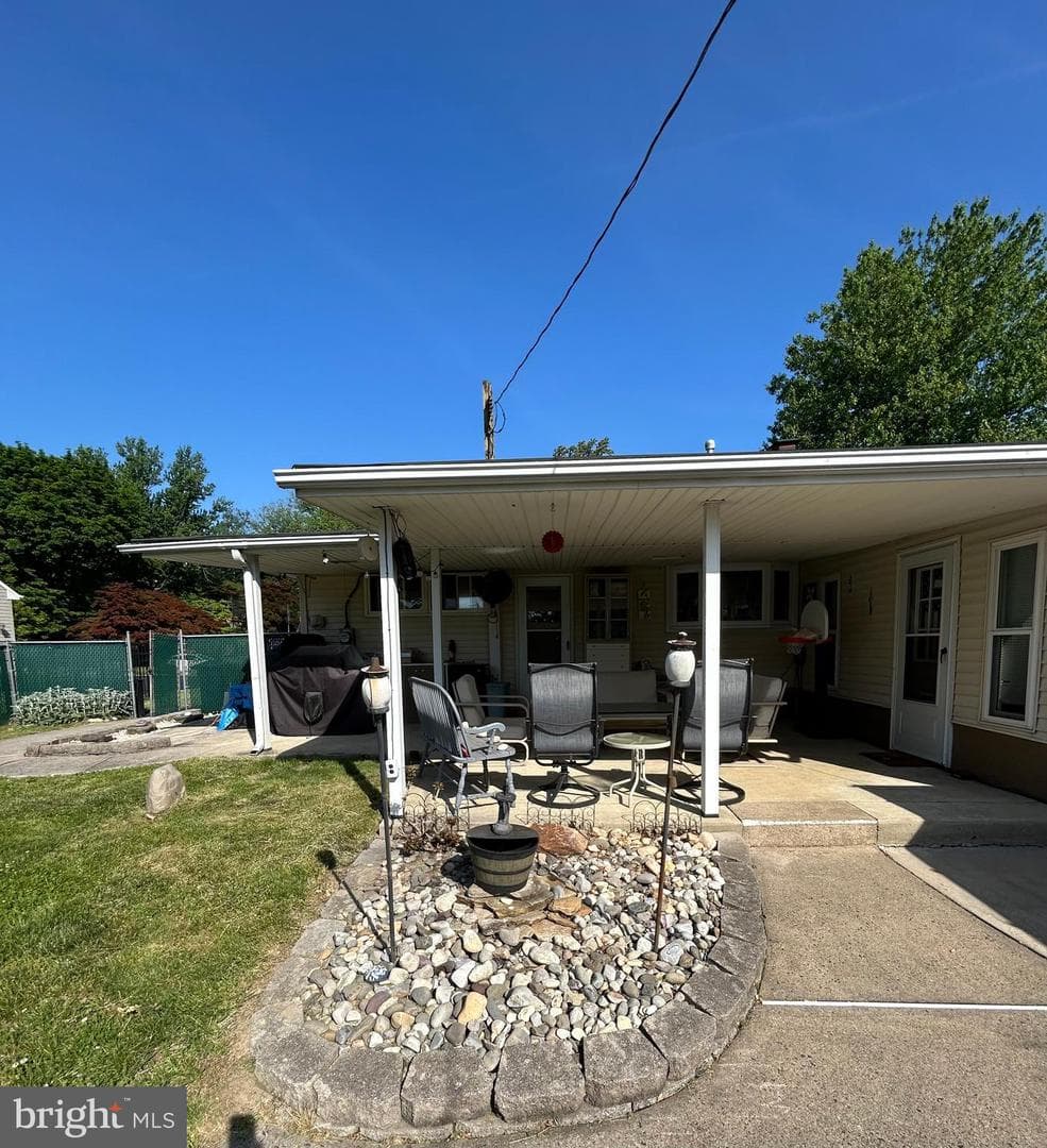 681 Pembroke Road photo 37