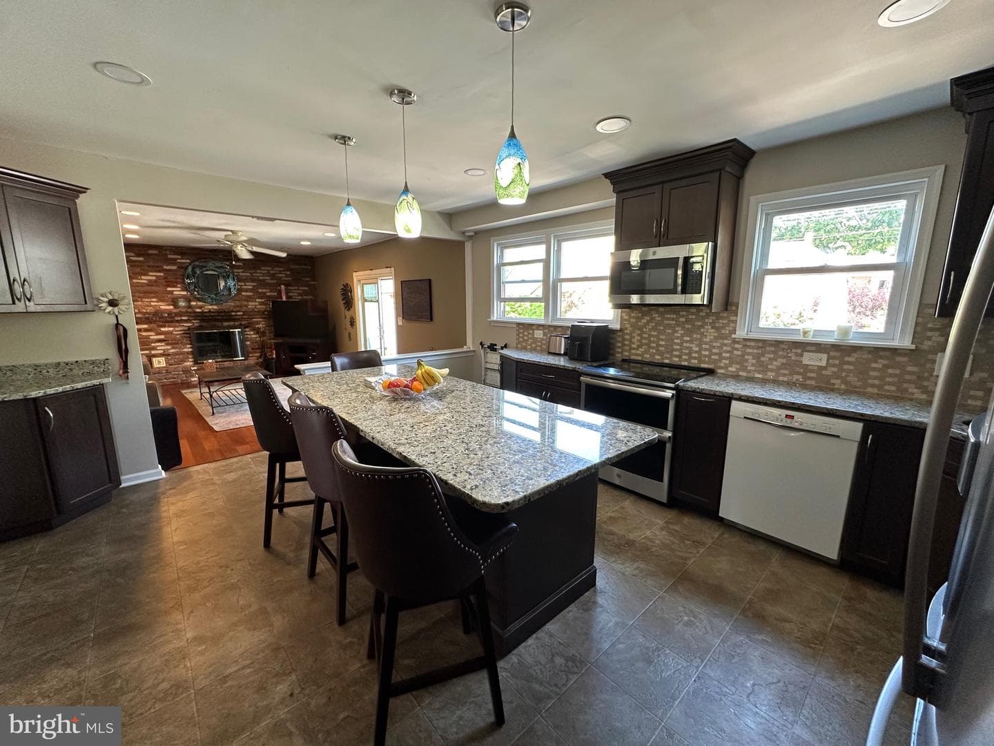 1325 Deflavis Circle photo 8