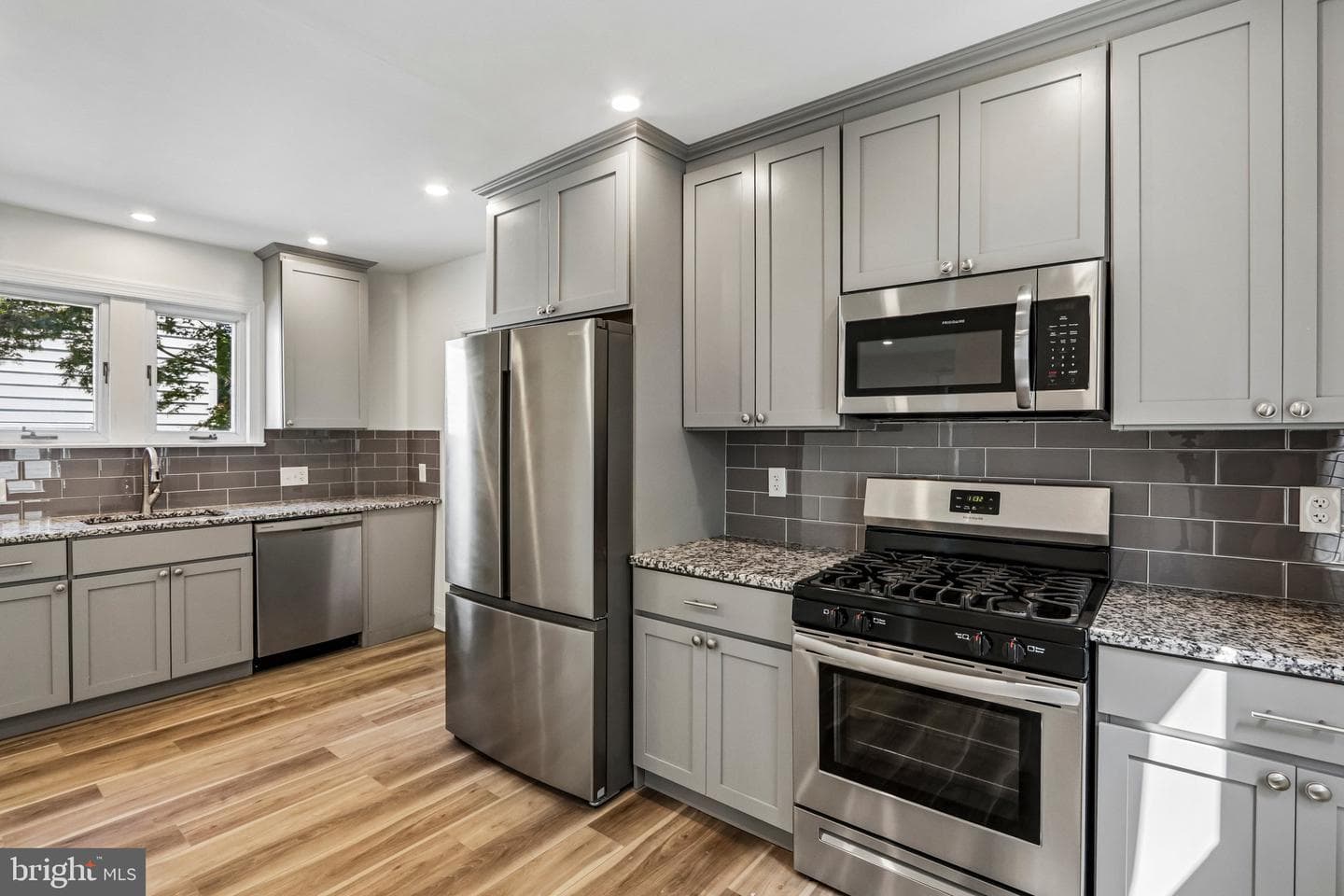 1833 Fairview Avenue photo 18