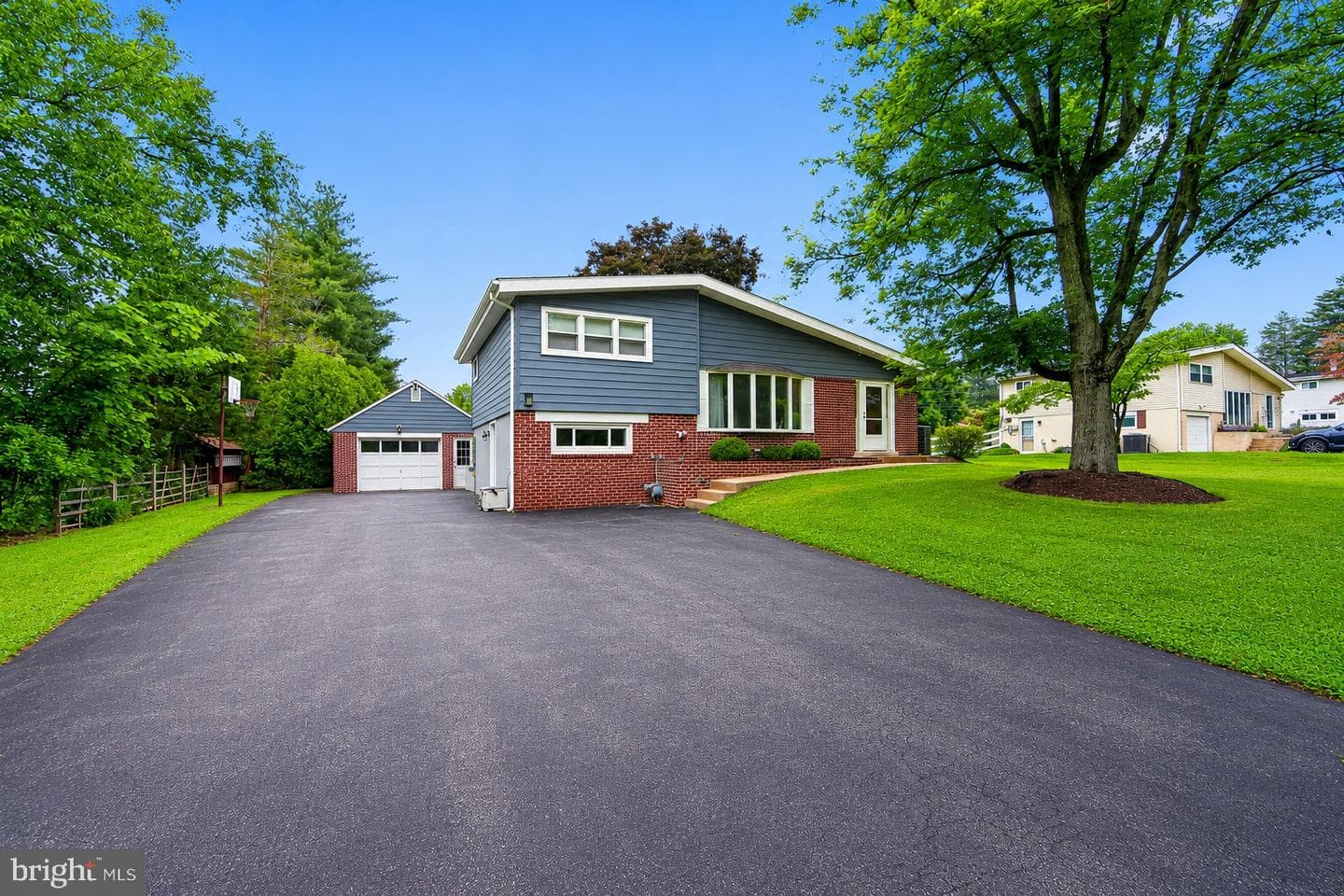1649 Muhlenburg Drive photo 2