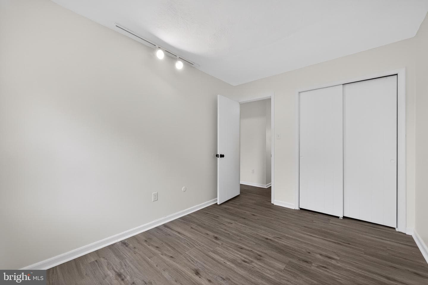 73 Roboda Boulevard photo 23
