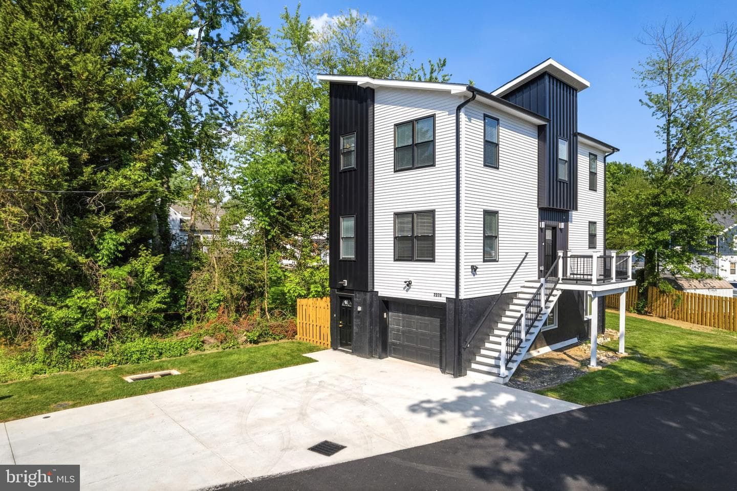 2370 Randolph Street photo 3
