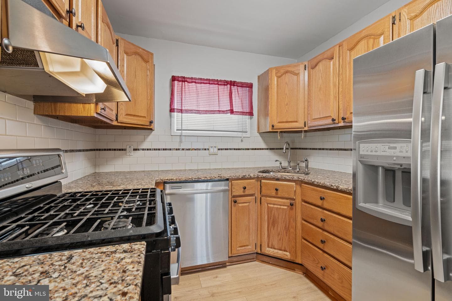 431 Marion Avenue photo 13