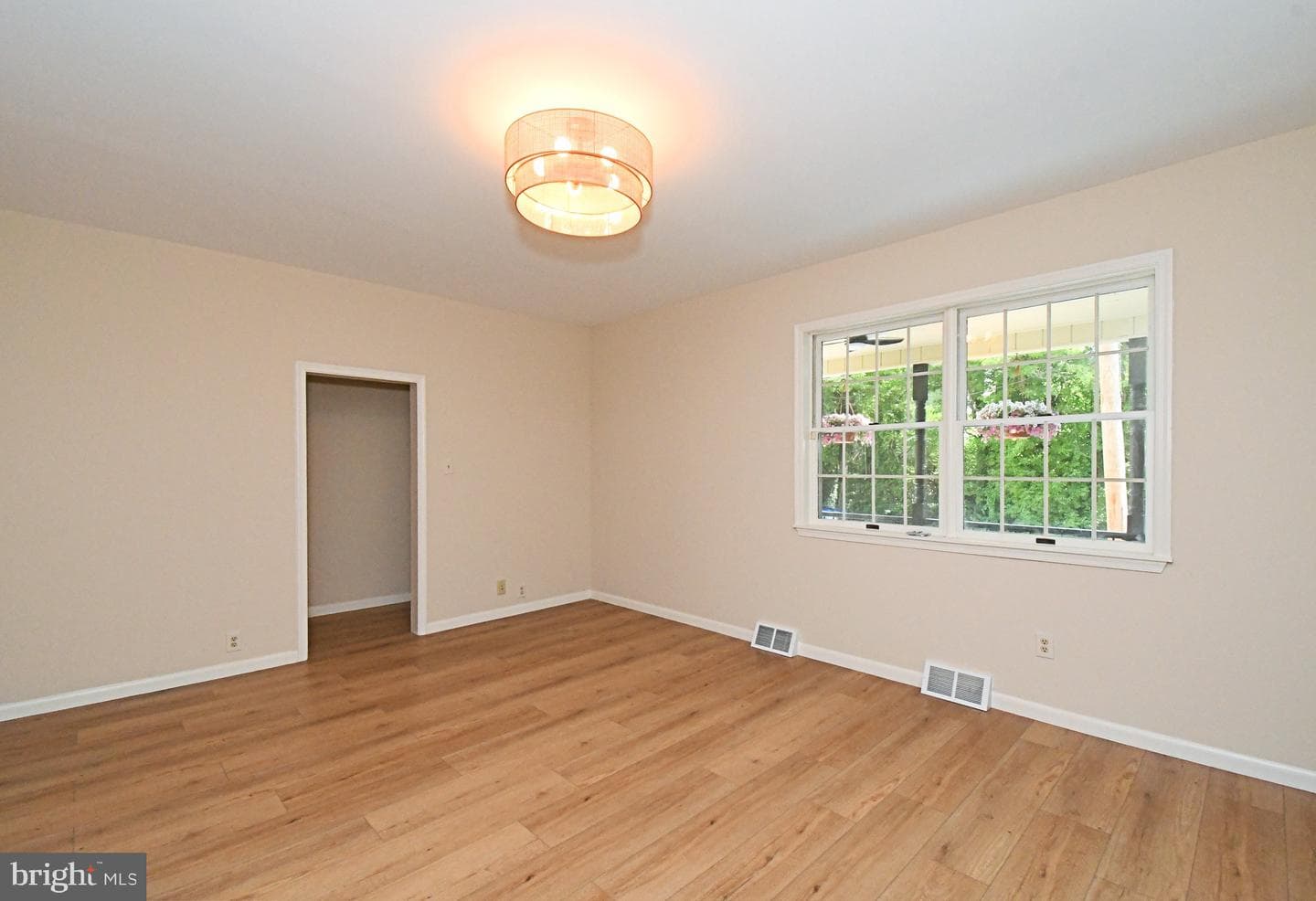 210 S Chestnut Street photo 7
