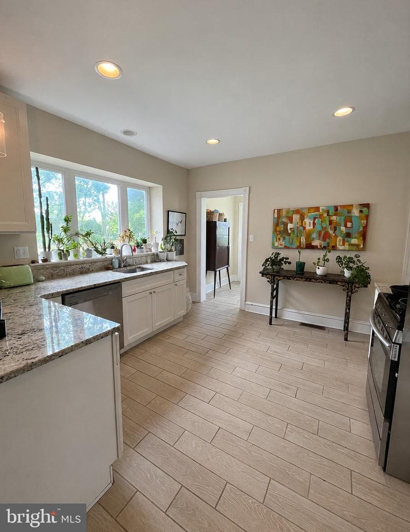 213 Ardmore Avenue photo 9