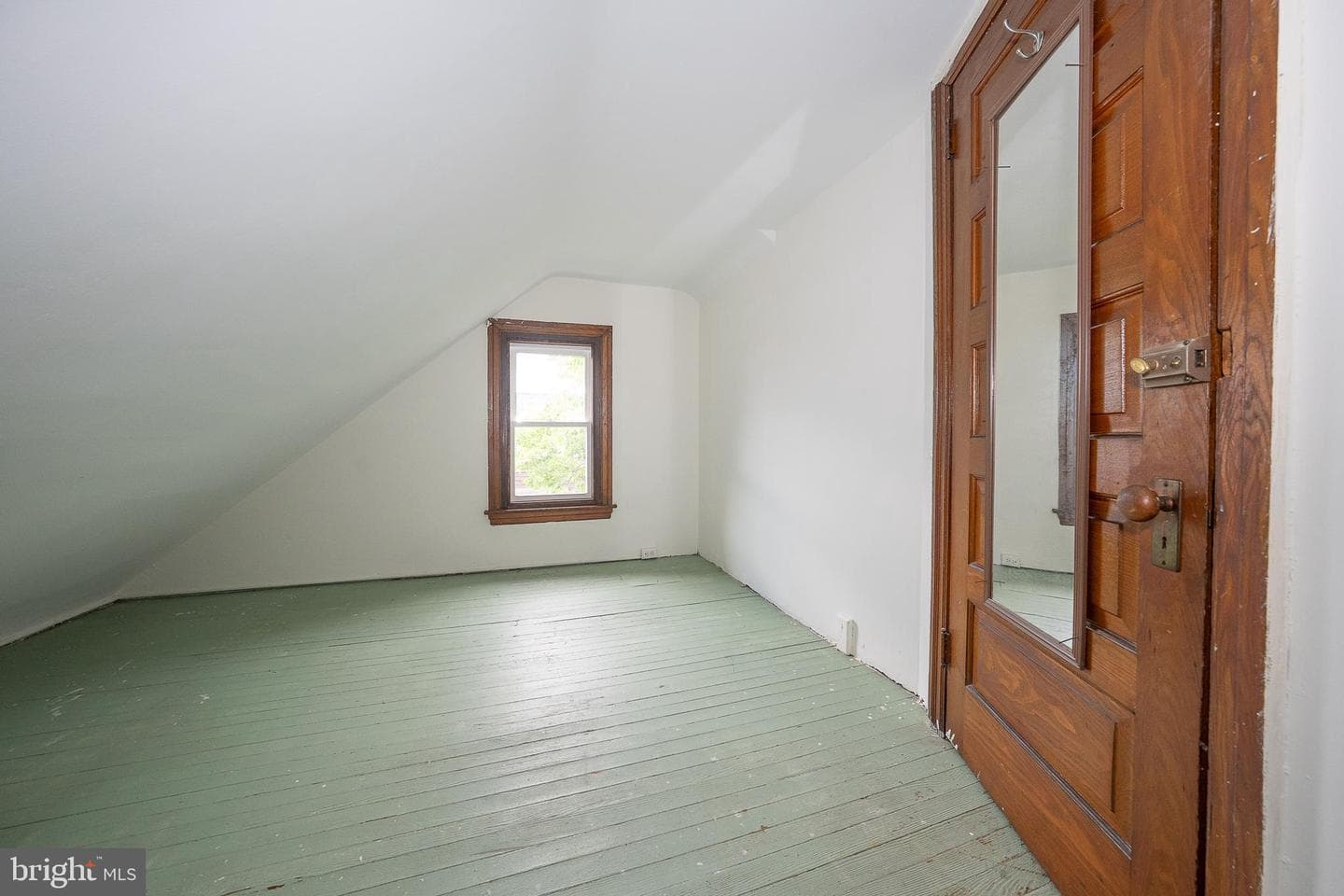 562 Barrett Avenue photo 28