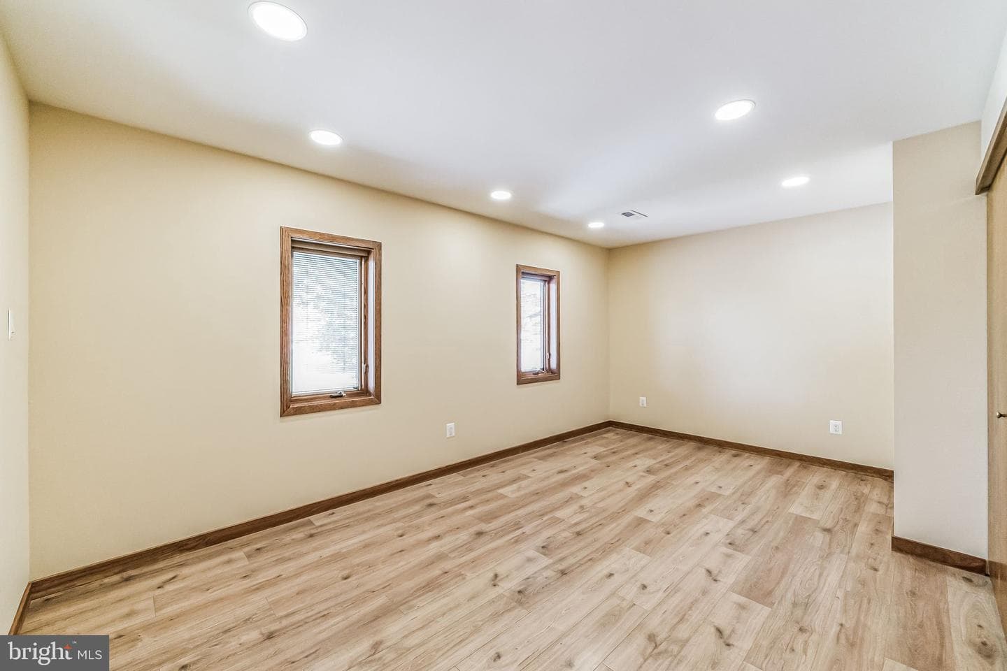 468 Long Lane photo 35
