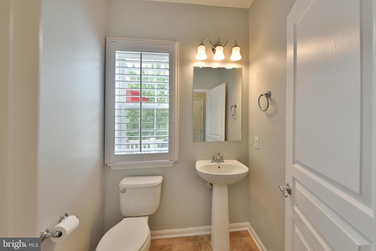 504 Ellison photo 13