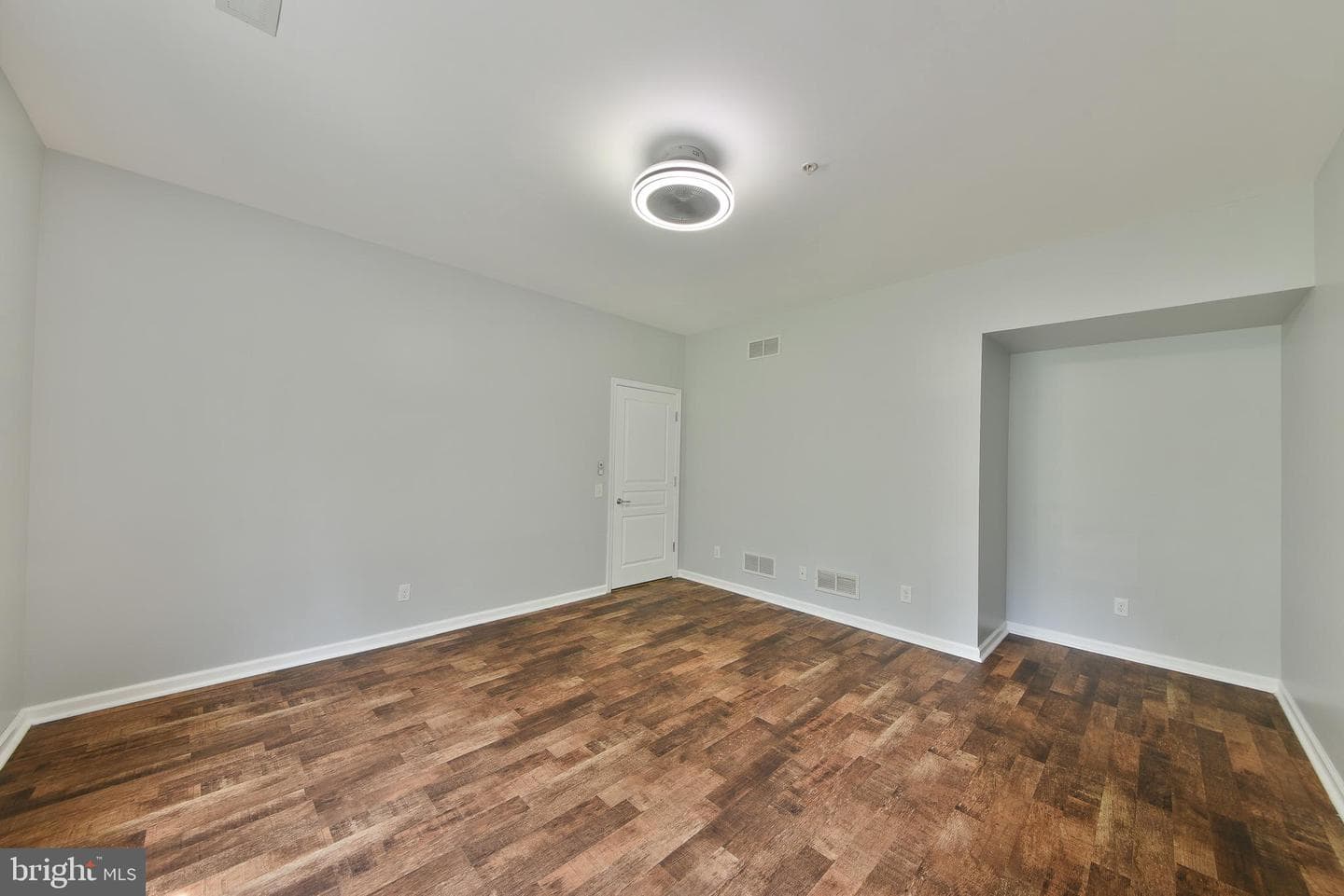 504 Ellison photo 27