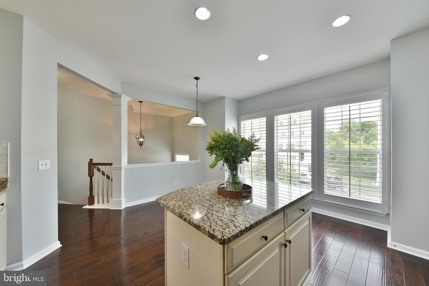 504 Ellison photo 8