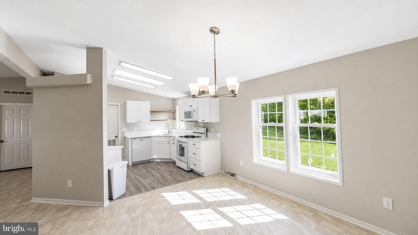 201 Village Way photo 25