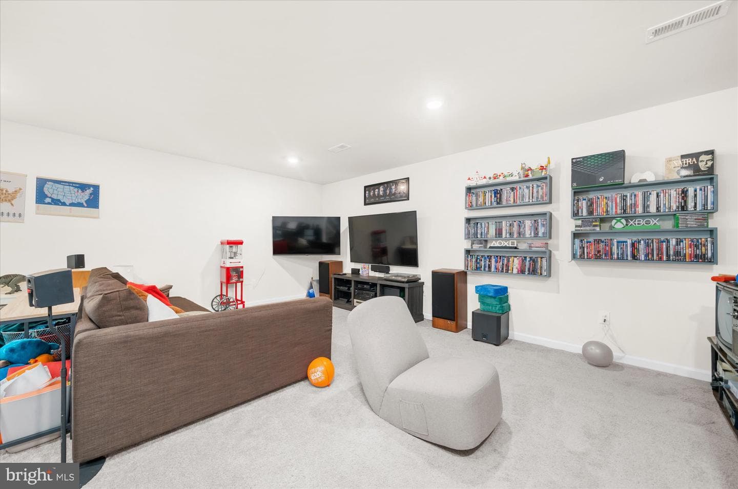 120 Eleanor Court photo 31