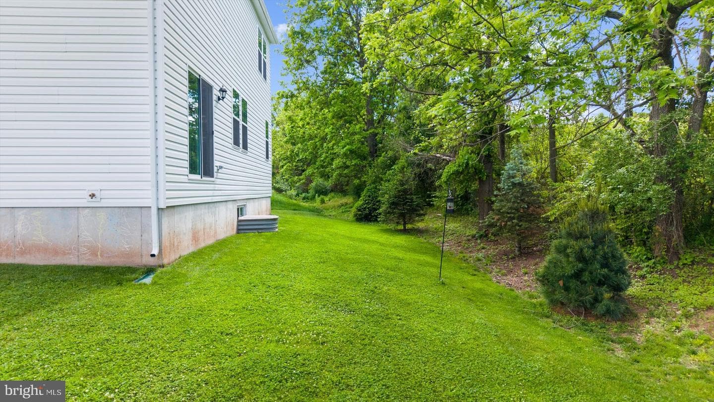 120 Eleanor Court photo 38