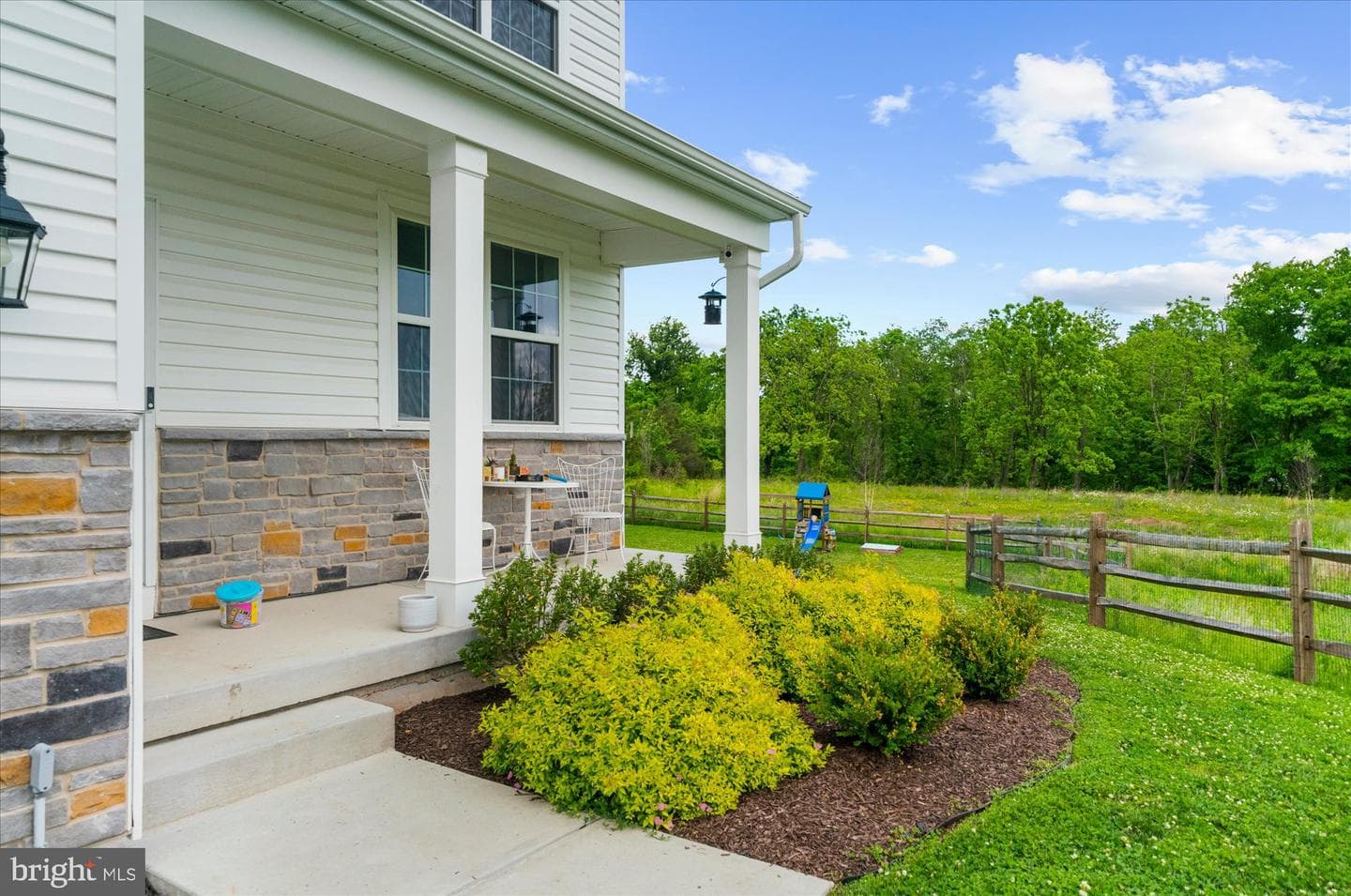 120 Eleanor Court photo 4