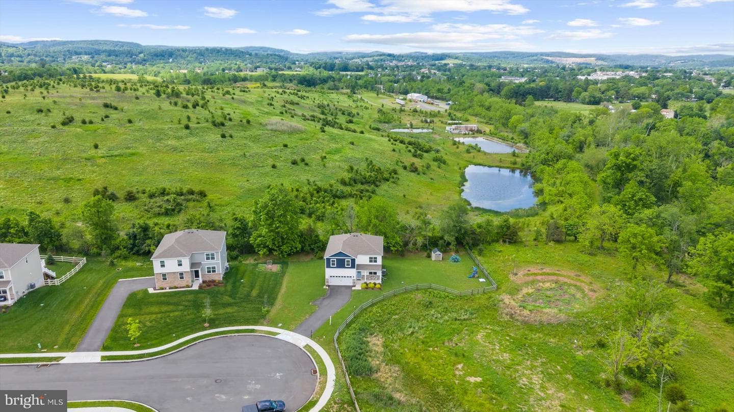 120 Eleanor Court photo 42