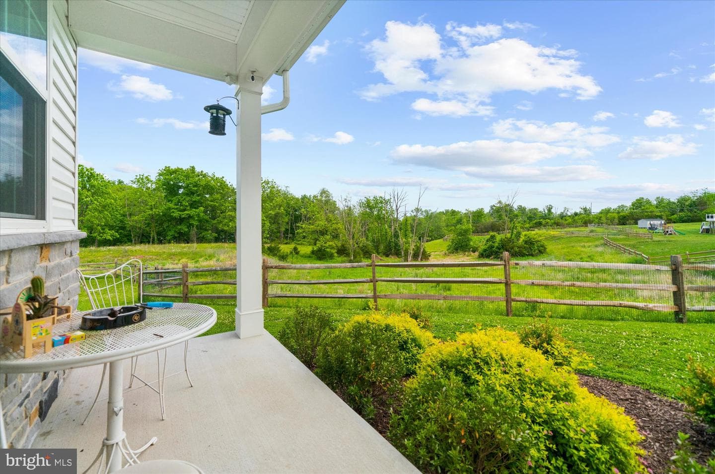 120 Eleanor Court photo 5